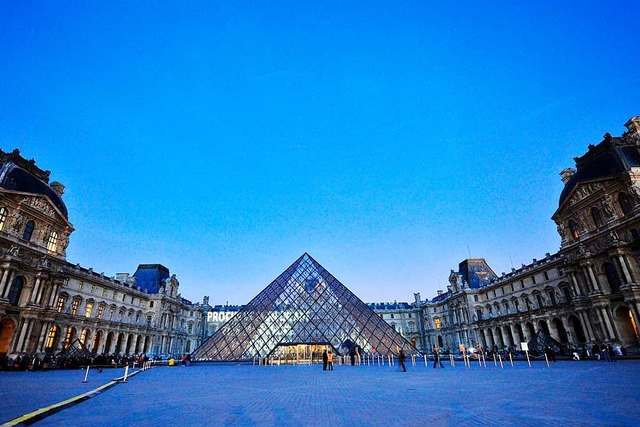 Glaspyramide am Louvre in Paris  | Foto: AFP