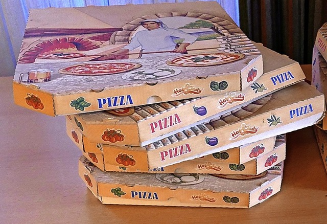 Mit Pizza macht die Landeszentrale fr...ische Bildung das Whlen schmackhaft.   | Foto: Rosa Pult