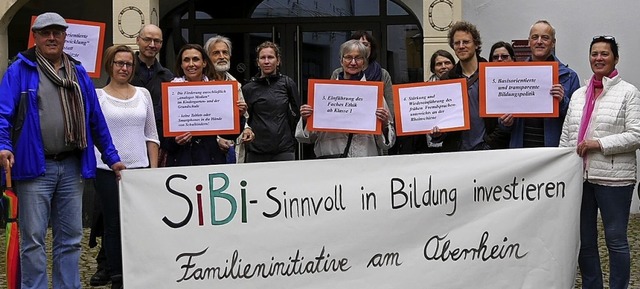 Sibi, die Bildungsinitiative am Oberrhein vor dem  Salmen.  | Foto: C. Bruhier