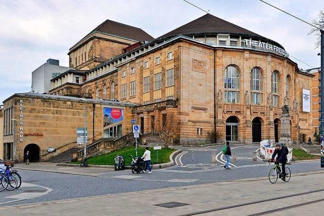 Eine Fotografin zeigt im Theater Freiburg ihre Bilder von Menschen mit Down-Syndrom