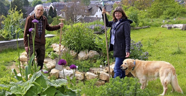 Josef Aschenbrenner und Dagmar Reduth ...en Wildblumen vom Tuniberg bepflanzt.   | Foto:  Christine Speckner