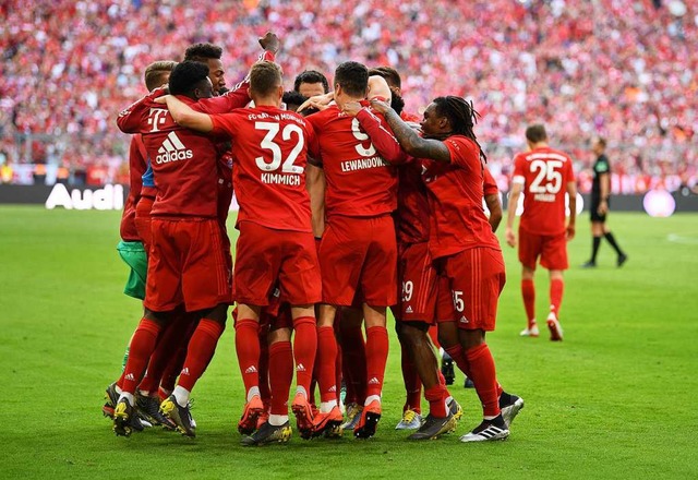 Die Bayern gewinnen und werden zum ersten Mal in der Allianz Arena Meister.  | Foto: Sven Hoppe (dpa)
