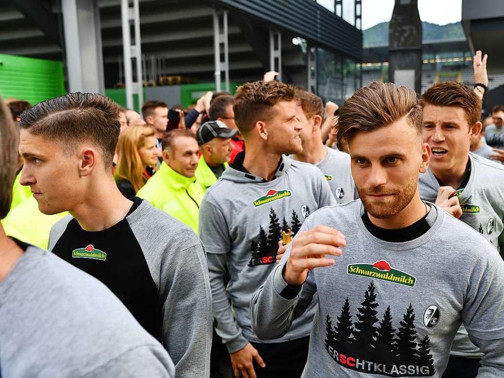 Die Freiburger Spieler freuen sich ber den Klassenerhalt, der bereits seit zwei Wochen feststeht.