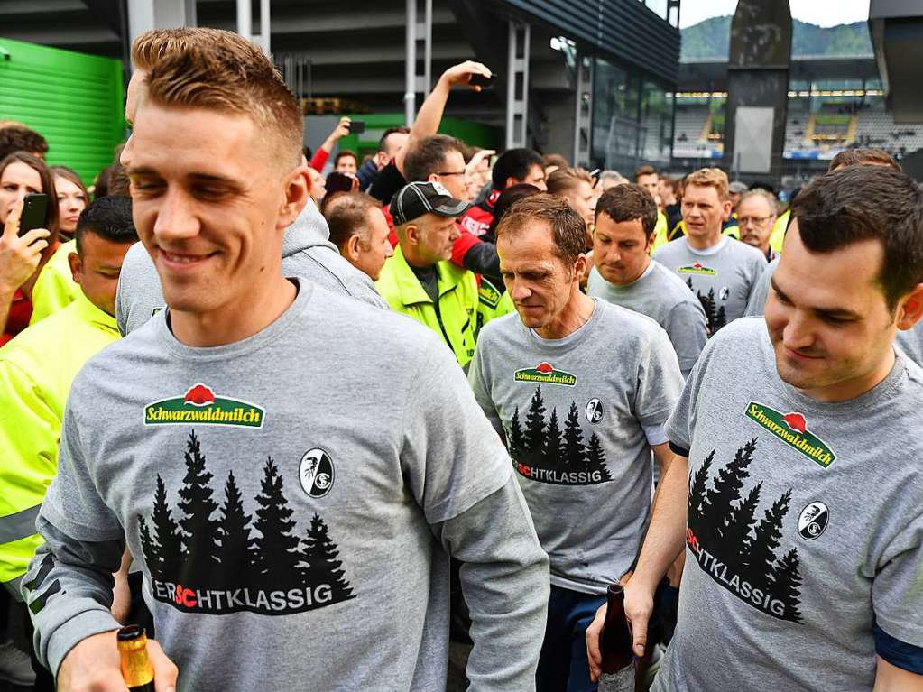 Nils Petersen (links) hat gut lachen. Der 30-Jhrige erzielt im letzten Saisonspiel gegen Nrnberg einen Doppelpack.