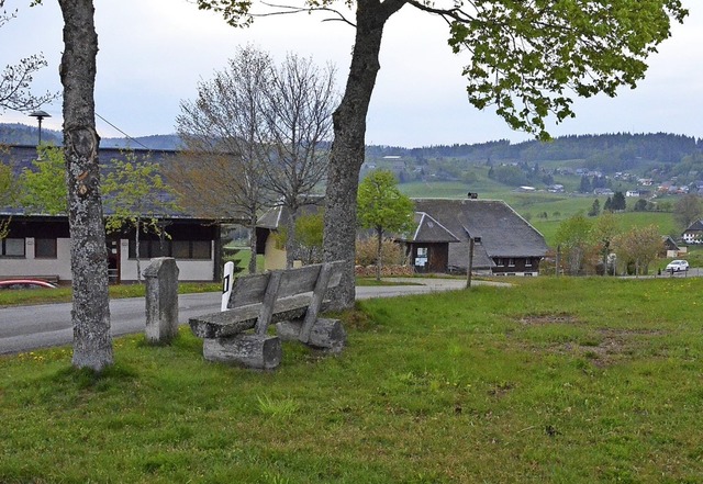 Die Liste Ibach mchte es Familien erm... nur noch gegenber der Gemeindehalle.  | Foto: Sebastian Barthmes