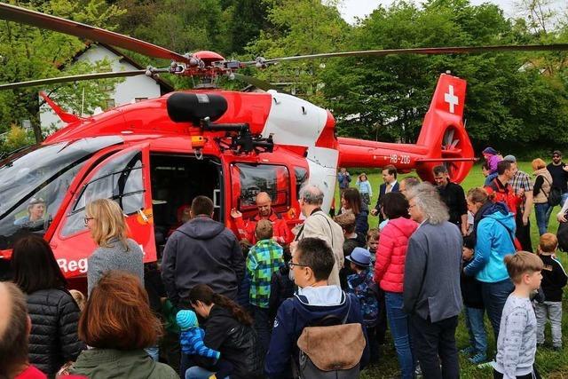 Anfassen war erwnscht beim ersten DRK-Prsentationstag in Lrrach