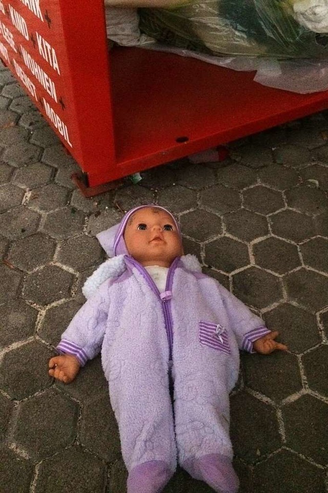 Kein weinendes Kind, nur eine eingeschaltete Babypuppe.  | Foto: FFW