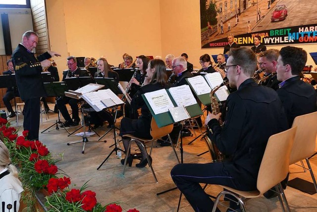 Die Knappenmusikkapelle Fieberbrunn au...elte beim Rettichfest in flingen auf.  | Foto: Hrvoje Miloslavic