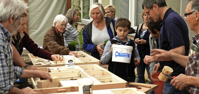 Unter den Augen interessierter Naturfr...nerlsslich, erfuhren die Teilnehmer.   | Foto: gerhard wiezel