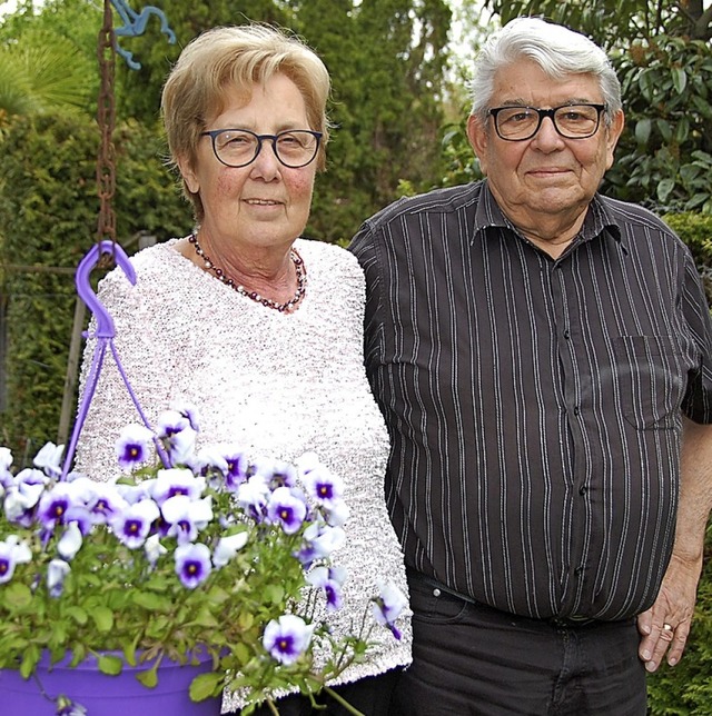 An seinem blhenden Garten hat das Paar groe Freude.   | Foto: Frey