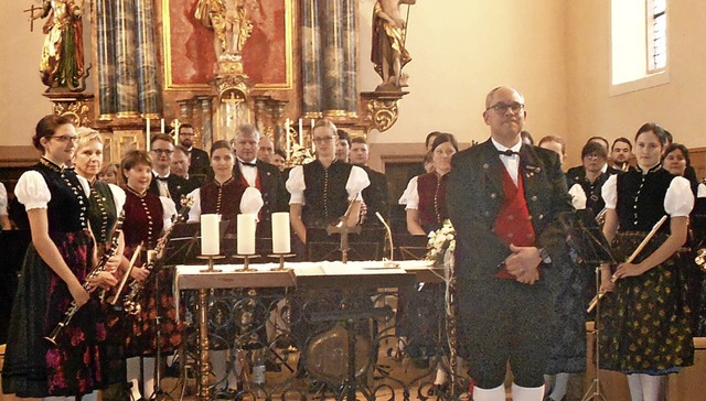 Stehenden Applaus  nahmen sie gern in ... Konzert in der St.-Sebastian-Kirche.   | Foto: H.J. Wehrle