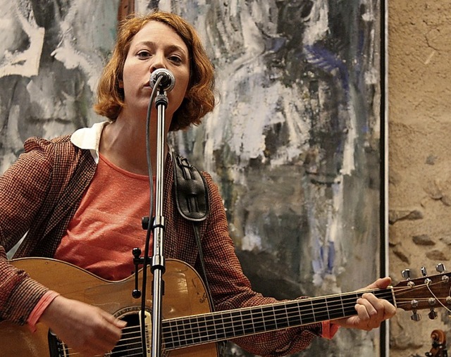 Liedermacherin Johanna Zeul trat mit d...r im Brgersaal in der Talvogtei auf.   | Foto: Erich Krieger