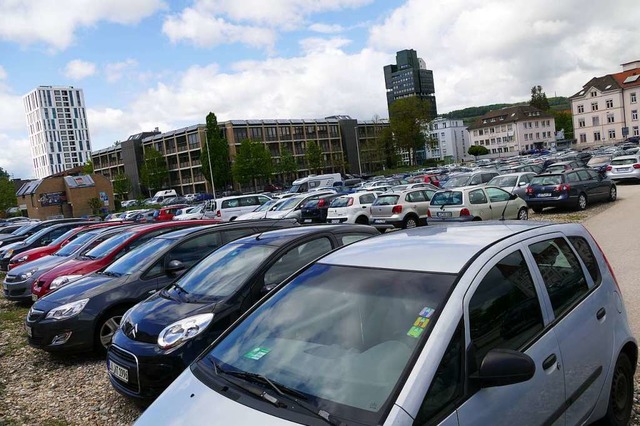 Der provisorische Parkplatz an der Ber...d voraussichtlich im Herbst wegfallen.  | Foto: Peter Gerigk