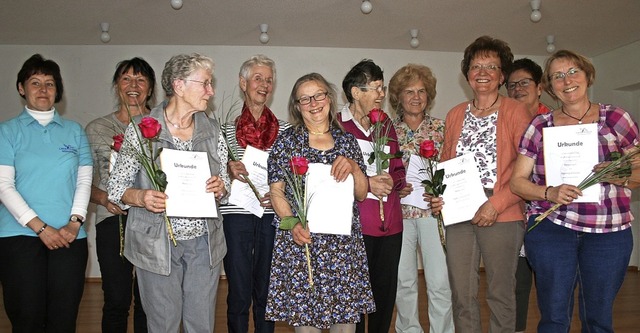 Elf Grndungsmitglieder wurden von der...d Hilda Rothmund waren nicht anwesend.  | Foto: Petra Mann