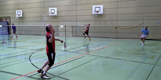 Der Hallenboden in der Sporthalle am L...Badminton, Verletzungsgefahr besteht.   | Foto: suedkurier