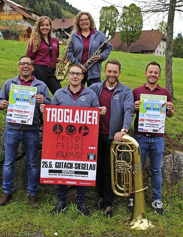 Der Vorstand des Musikvereins Trachten...uf sein Groevent, das Frhlingsfest.   | Foto: Karin Hei