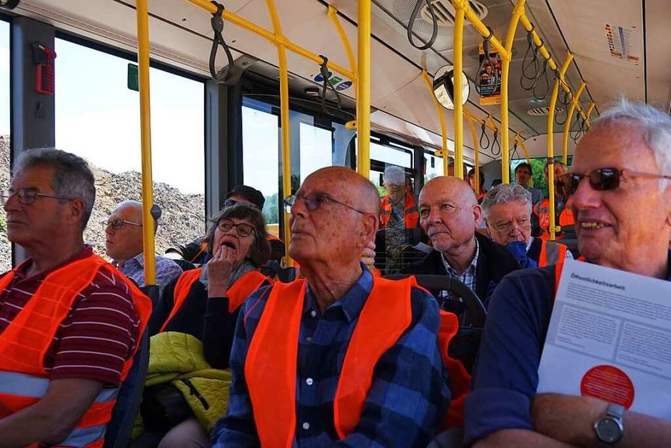 Mit dem Bus ging es zu den einzelnen Stationen der Besichtigungstour. (Foto: Julius Wilhelm Steckmeister) Mit dem Bus ging es zu den einzelnen Stationen der Besichtigungstour. (Foto: Julius Wilhelm Steckmeister)
