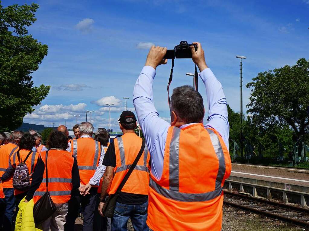 Groe Maschinen, viele Informationen und natrlich Bauarbeiter in Aktion: Fr die Teilnehmer der BZ-Hautnah-Veranstaltung gab es viel zu sehen – und zu fotografieren.