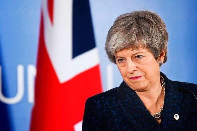 Rückzieher bei Brexit-Plan facht Spekulationen über May-Rücktritt an