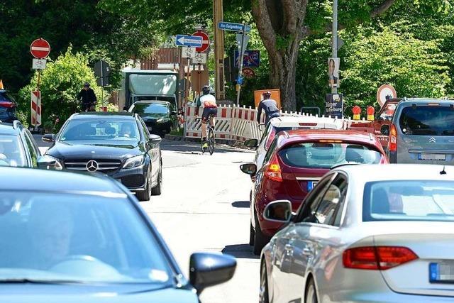 Umleitung wegen Eschbachbrcken-Sanierung verursacht Verkehrsprobleme