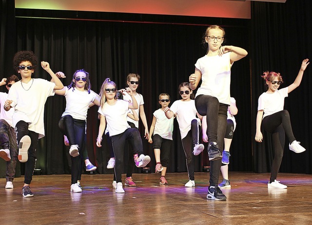 Die Crazy Juniors - HipHop-Gruppe 7+ u...endtanzfest der Tanzschule Waldkirch.   | Foto: Jana Fischer