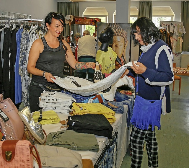 Bei der Messe in Mahlberg, bei der 13 ...en waren, wurde auch Mode angeboten.    | Foto: Sandra Decoux-Kone