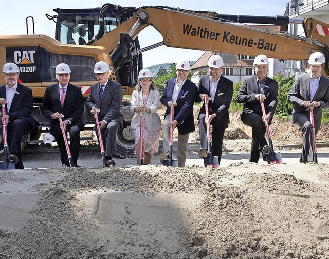 Los geht&#8217;s: Der Bau im Sparkassenpark startet.   | Foto: Volker Mnch