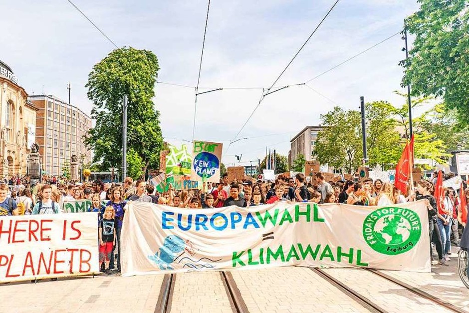 Streik für den Klimaschutz – bei Fridays for Future in Freiburg demonstrierten am Freitag rund 10.000 Menschen. (Foto: Fabio Smitka) Streik für den Klimaschutz – bei Fridays for Future in Freiburg demonstrierten am Freitag rund 10.000 Menschen. (Foto: Fabio Smitka)