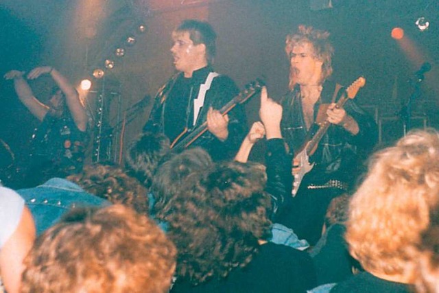 Thomas Zeller (links) und Andy Wolk im Jahr 1986 auf der Bhne in Kndringen.  | Foto: Privat