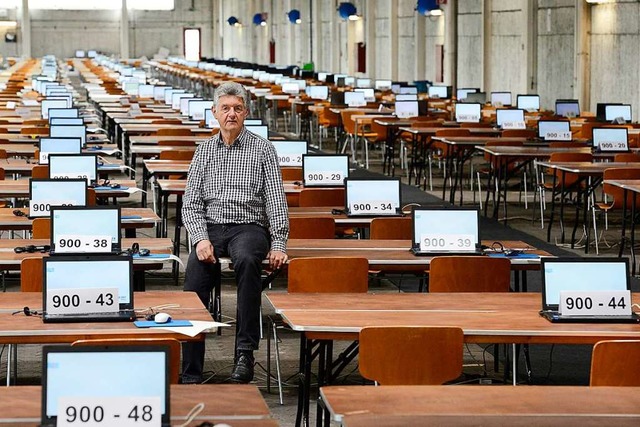 Geschafft: Rund  300 Laptops auf den 6...die Auszhlung der Wahlen vorbereitet.  | Foto: Ingo Schneider