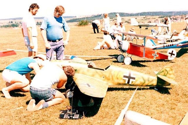 Die Modellflug-Gruppe Schopfheim blick... den Flugbetrieb in den 1980er-Jahren.  | Foto: Heiner Fabry