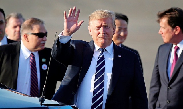 US-Prsident Donald Trump droht dem Ir...bei seinem gestrigen Besuch in Japan.   | Foto: KOJI SASAHARA (AFP)
