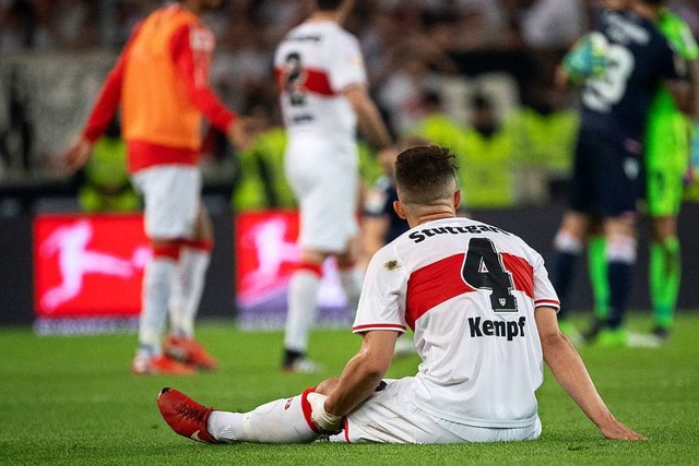 Dem VfB Stuttgart droht in der Relegat...te Abstieg aus der Fuball-Bundesliga.  | Foto: Sebastian Gollnow (dpa)