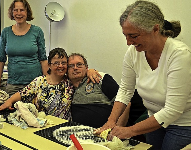 Eines von vielen Angeboten: Seife umfilzen, um sie als Peeling zu nutzen.   | Foto: Britta Wieschenkmper