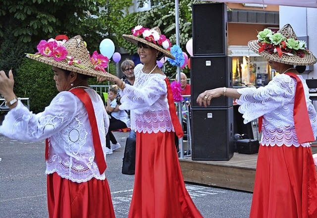 Die Tanzgruppe Santaklara zeigte philippinische Tnze.  | Foto: Danielle Hirschberger