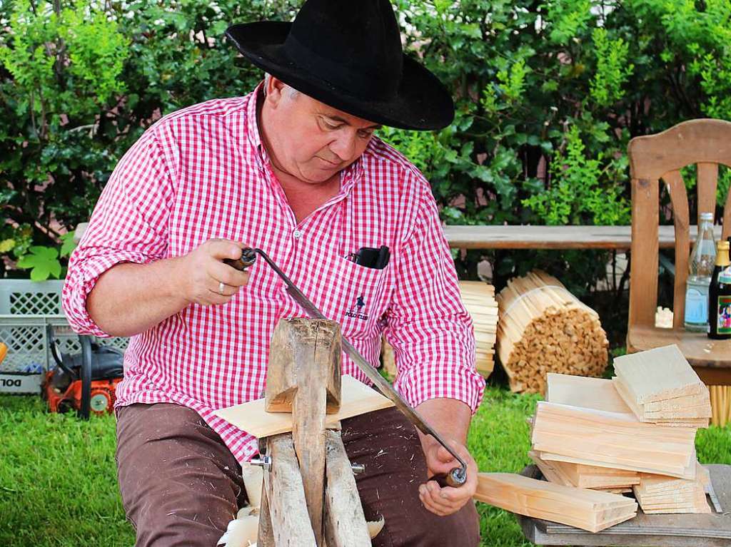 Wo die Holzschindeln noch von Hand gemacht werden