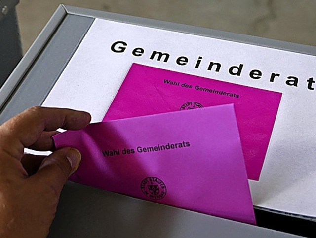 Gleich drei Wahlurnen galt es zu bestcken  | Foto: Hans-Peter Mller
