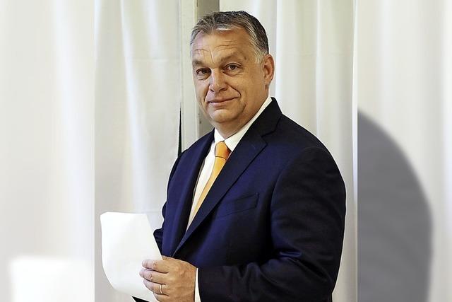 EU-Kritiker Orban siegt klar