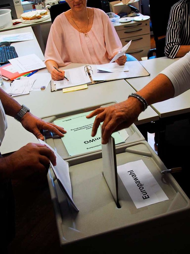 Viele Menschen gaben ihre Stimme im La...ie Wahlbeteiligung lag bei 68 Prozent.  | Foto: Markus Donner