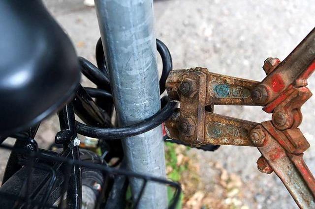 Passanten verhindern möglicherweise einen Fahrraddiebstahl in Lörrach