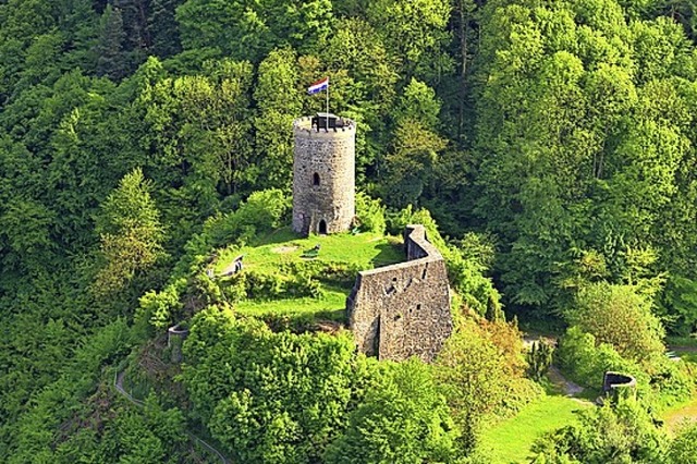Tolle Lage: Burg Husen  bei Hausach. J...ern Ritter und Burgfrulein die Ruine.  | Foto: Kultur- und Tourismusbro Hausach 