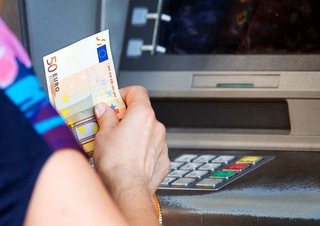 Geldautomat im Ausland knnen zur Gebhrenfalle werden.  | Foto: Kay Nietfeld