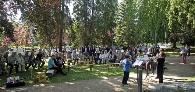 Ein Trompetertrio der Musikschule erffnete die Feier im Hebelpark.  | Foto: Volker Mnch