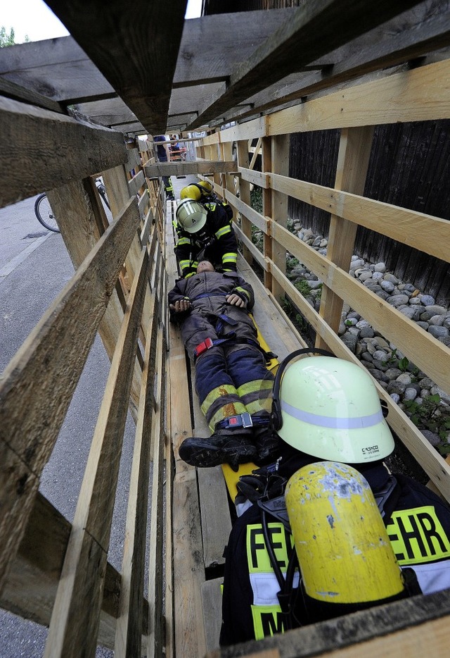 Beim Atemschutzwettbewerb in Oberweier...eine der  Aufgaben fr die Feuerwehr.   | Foto: Pressebro Schaller