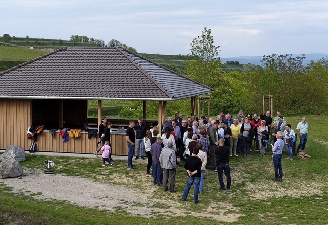 Im Gewann Kinzgen in Wasenweiler wurde...rhtte und der  Grillplatz eingeweiht.  | Foto: Christine Weirich