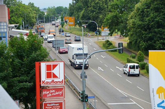 Flaschenhals mit Staugarantie: Die B3-...hwasserschutz die Manahme zustzlich.  | Foto: Gerhard Walser