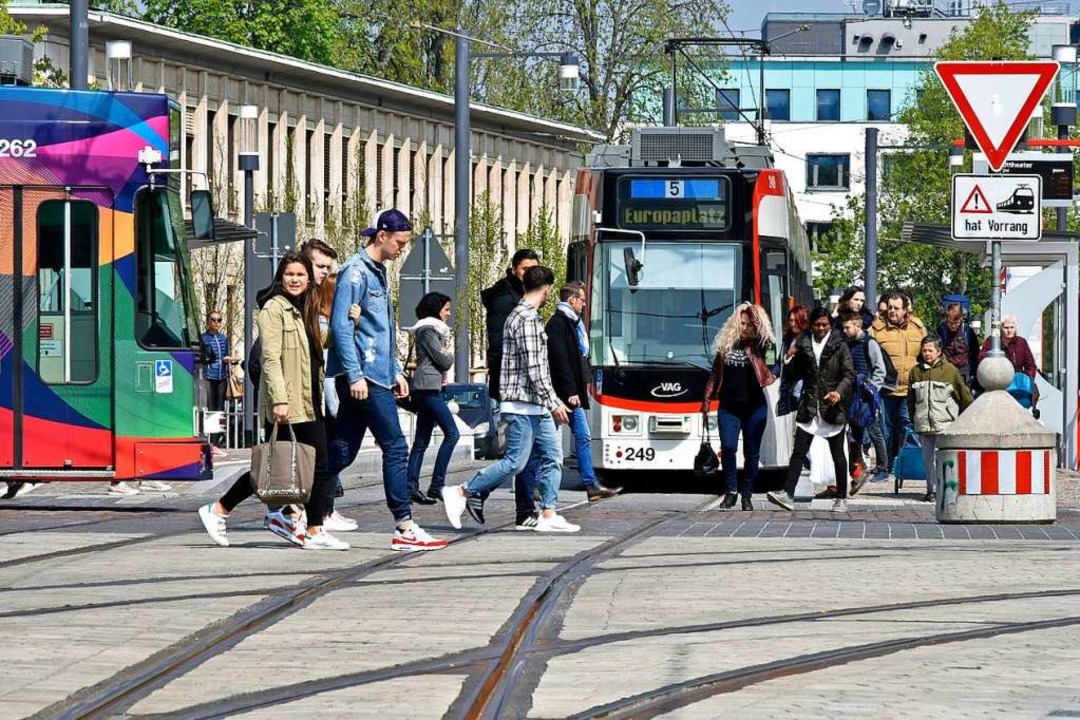 Rottecktram und die Linien, die zwisch... fahren, kreuzen sich seit Mitte Mrz.  | Foto: Michael Bamberger