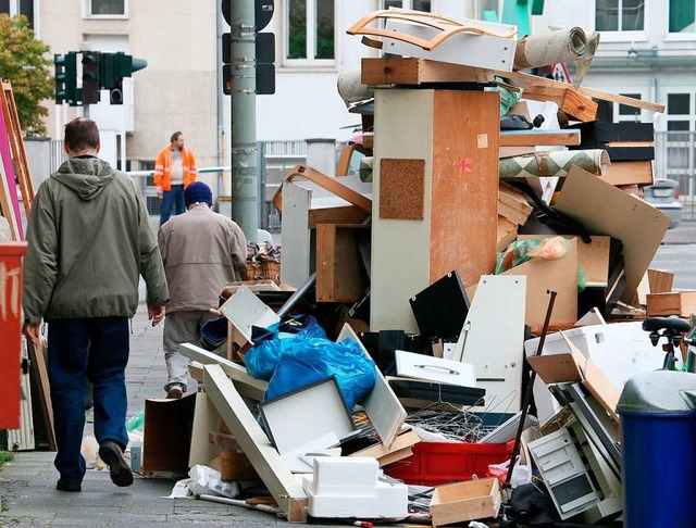 Die Zettel, in denen eine ungarische F...ht-genehmigt, so das Amt. (Symbolbild)  | Foto: dpa