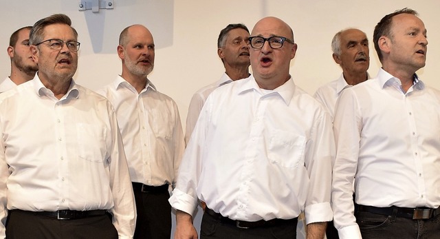 Mit humorvollen Gesangseinlagen begeis...lhelm-Hildenbrand-Schule seine Gste.   | Foto: Cecile Buchholz