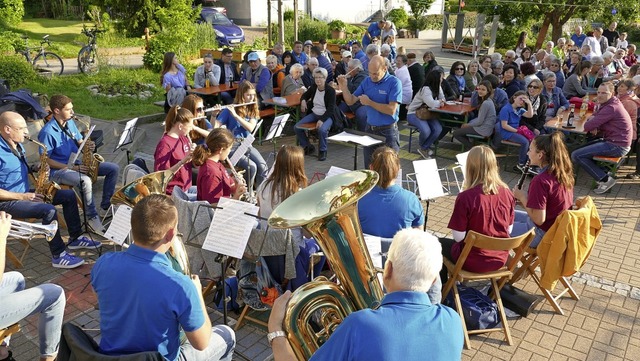 Das lauschige Abendkonzert der Egringe...te am Mittwoch zahlreiche Zuhrer an.   | Foto: Ulrich Senf